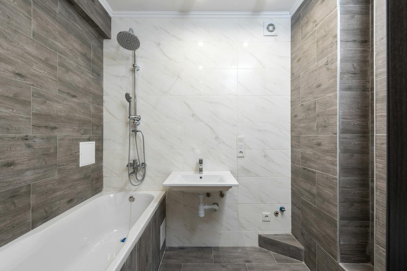 top 5 tips before moving plumbing in a glasgow bathroom renovation